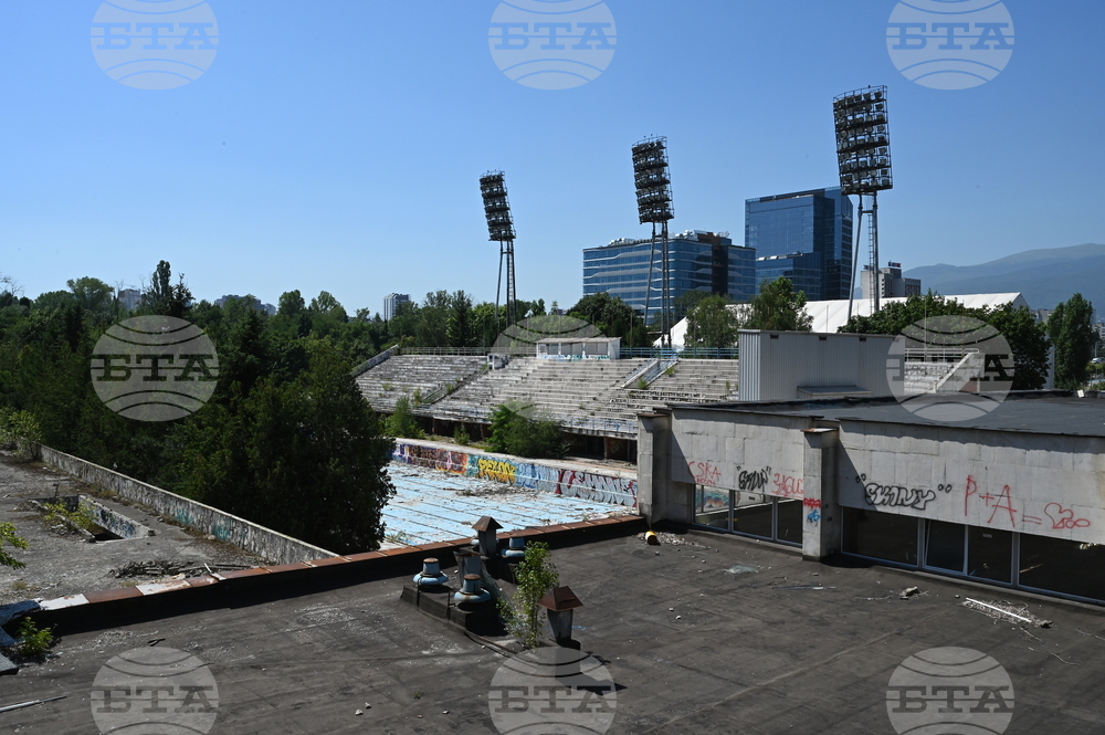 Изоставен плувен комплекс - разруха