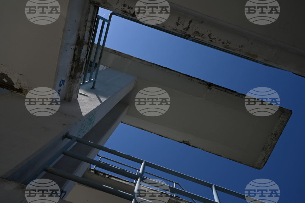 Изоставен плувен комплекс - разруха