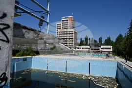 Изоставен плувен комплекс - разруха
