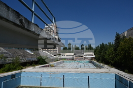 Изоставен плувен комплекс - разруха