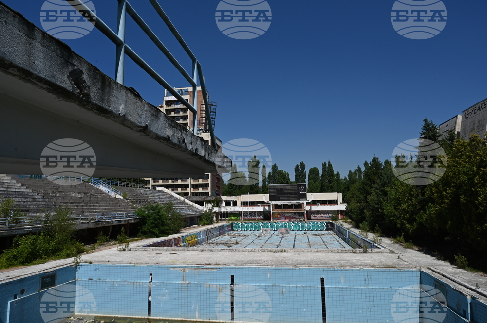 Изоставен плувен комплекс - разруха