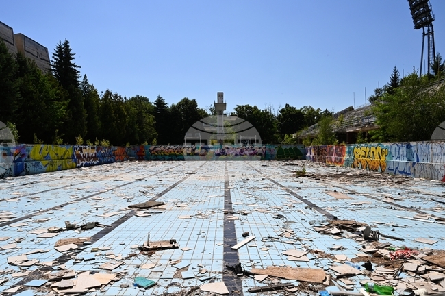 Изоставен плувен комплекс - разруха