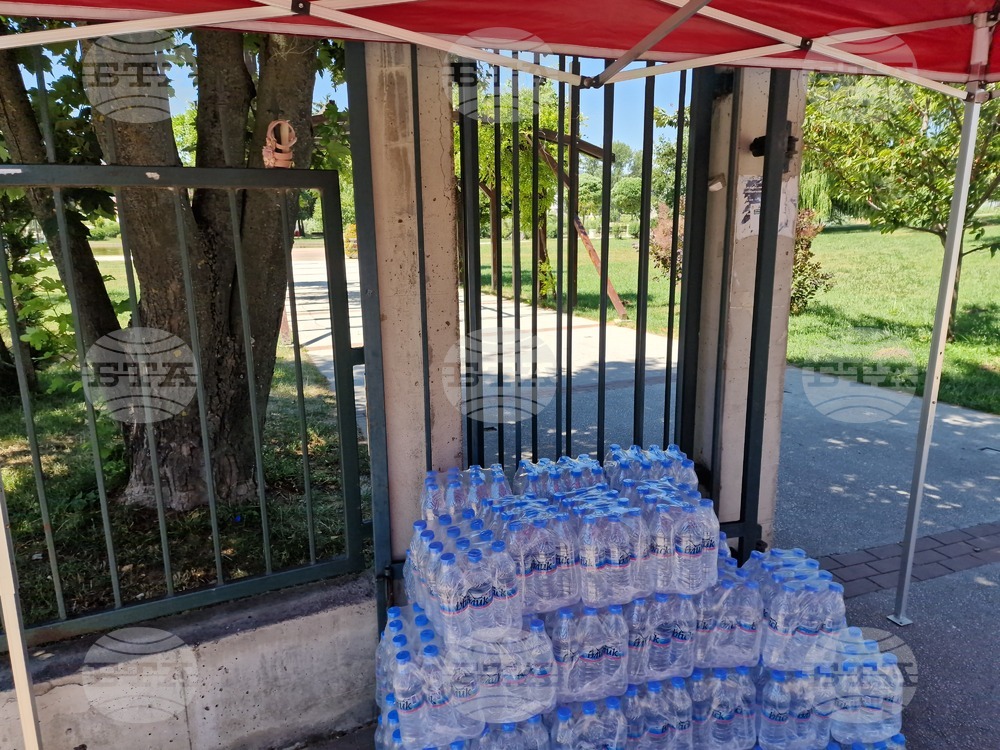 Безплатна минерална вода осигурява Община Враца за гражданите в обедните часове до петък