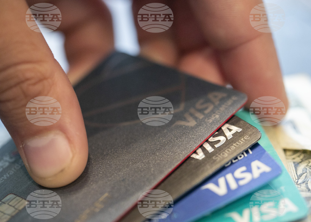 Глобалните онлайн продажби на дребно ще достигнат 6,8 трилиона долара през 2028 г., съобщи американска консултантска компания