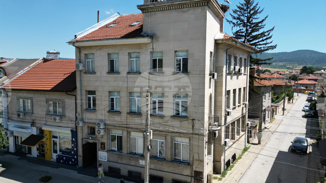 В Бюрото по труда в Ихтиман са обявени работни места за учители, а най-много свободни позиции има при професии със средна и ниска квалификация