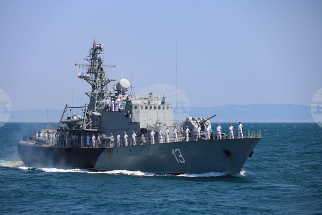 Екипаж на фрегатата „Дръзки“ се включи в операцията по търсене на риболовния кораб, изгубил радарна връзка в района на Маслен нос