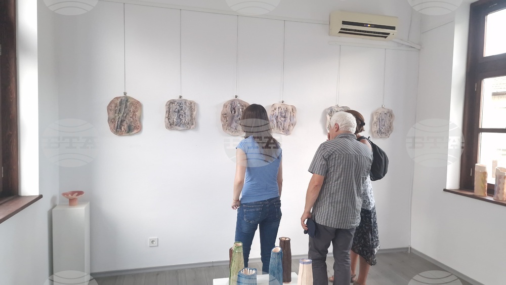 Троян - изложба - Енчо Ганковски - Василена Ганковска - керамика