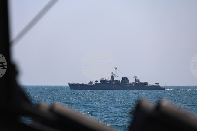 Операция по спасяване на двама бедстващи в Черно море са провели от Военноморските сили, съобщиха от Министерството на отбраната