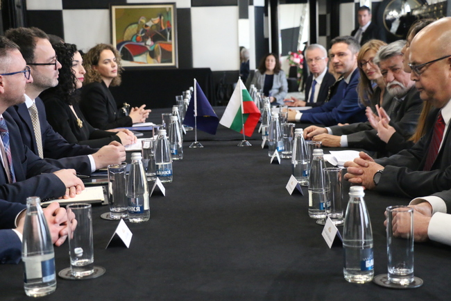 Народно събрание: Председателят на Народното събрание Вежди Рашидов се срещна с президента на Република Косово Вьоса Османи-Садриу