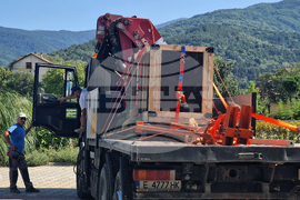 Петрич - Исторически музей - статуя - транспортиране