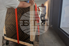 Петрич - Исторически музей - статуя - транспортиране