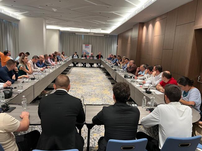 С послание за обединение: Левите се събраха на обща среща