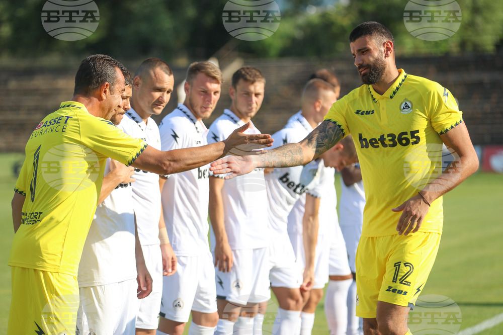 Футболният Септември обяви три нови попълнения