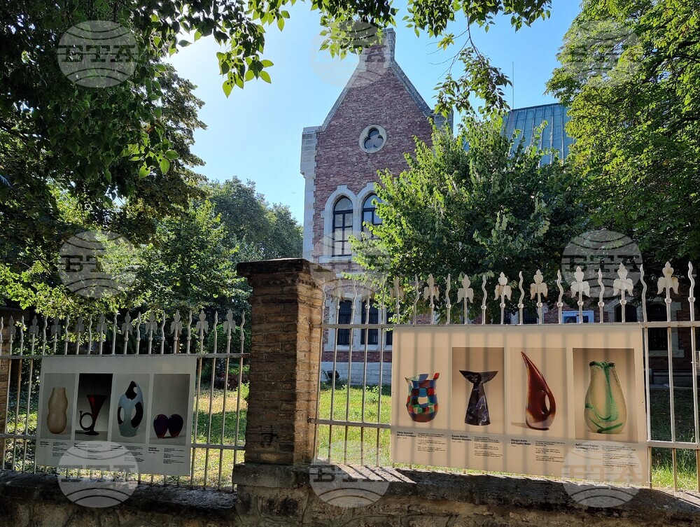 Варна - изложба - вази с италиански дизайн