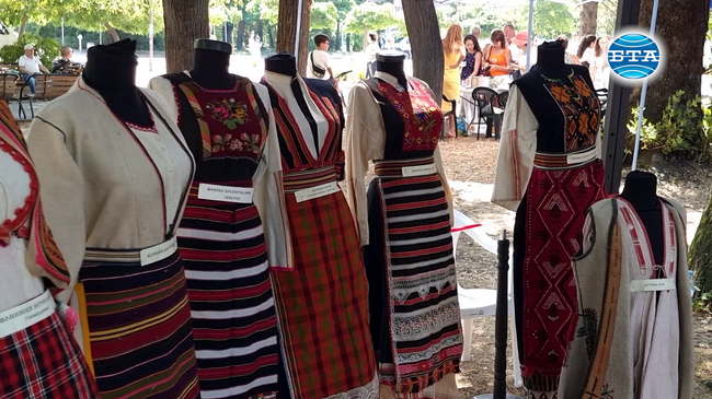 Автентичните носии от филма за Капитан Петко войвода бяха представени за първи път на открито в Кърджали