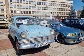 Габрово - изложение - ретро автомобили