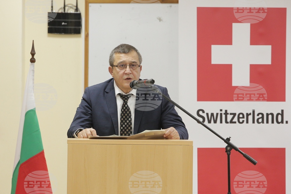 Education Minister Opens Forum on Role of Private Companies in Education