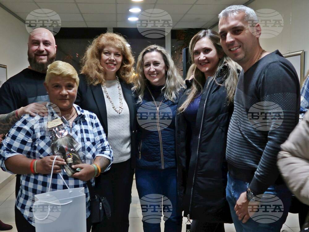 Вицепрезидентът Илияна Йотова подкрепи третата самостоятелна изложба на Фанка Борисова