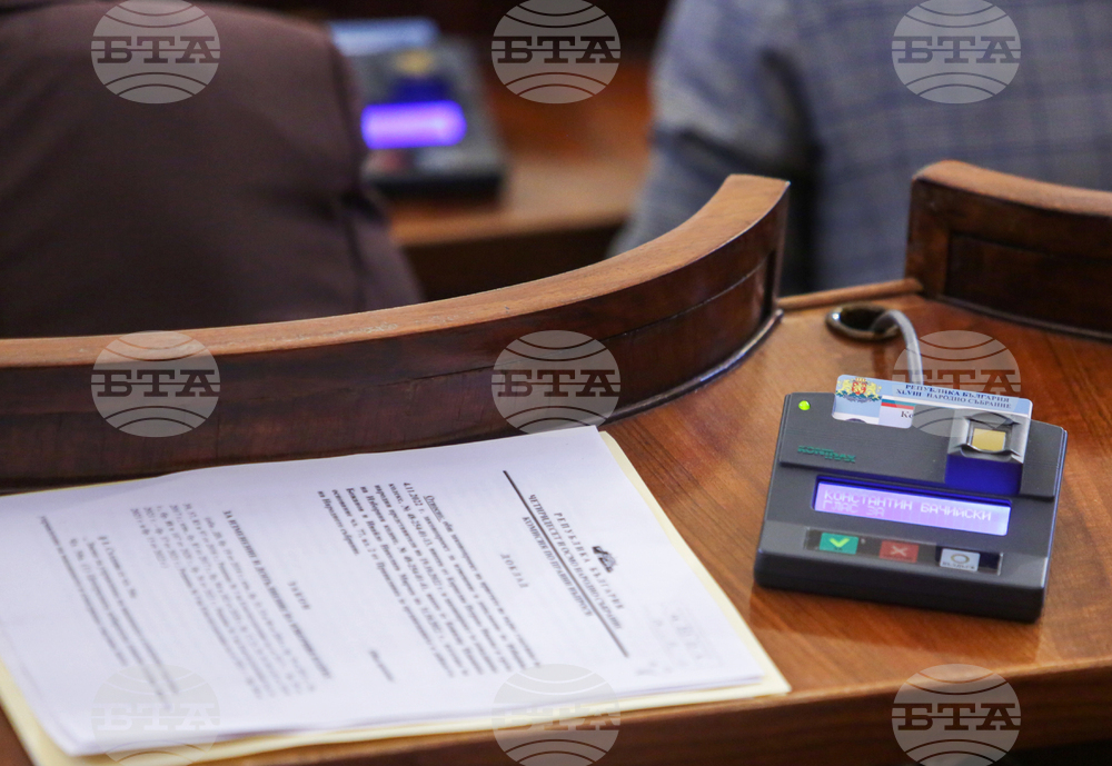 Депутатите прегласуваха и отхвърлиха предложението на ДПС да се гласува само с хартиени бюлетини