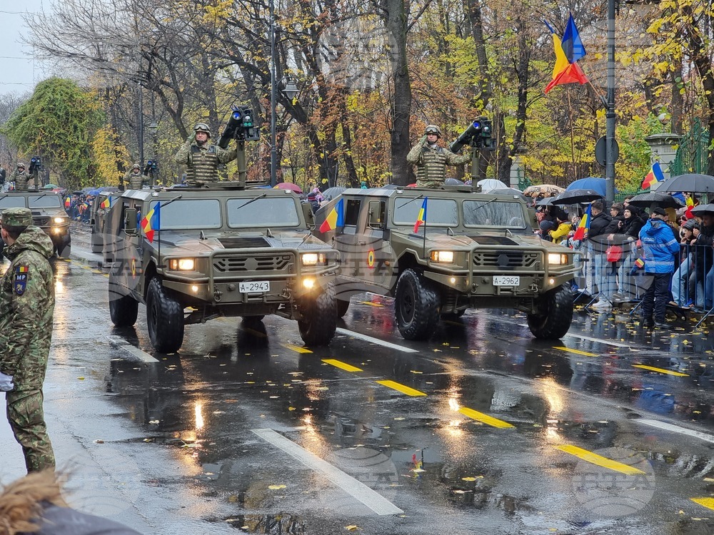 Румъния отбелязва националния си празник с военен парад в Букурещ