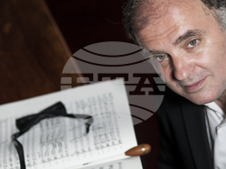 Снимка: Софийска филхармония – Една от най-големите цигулкови звезди Даниел Хоуп и маестро Найден Тодоров в концерт със Софийската филхармония