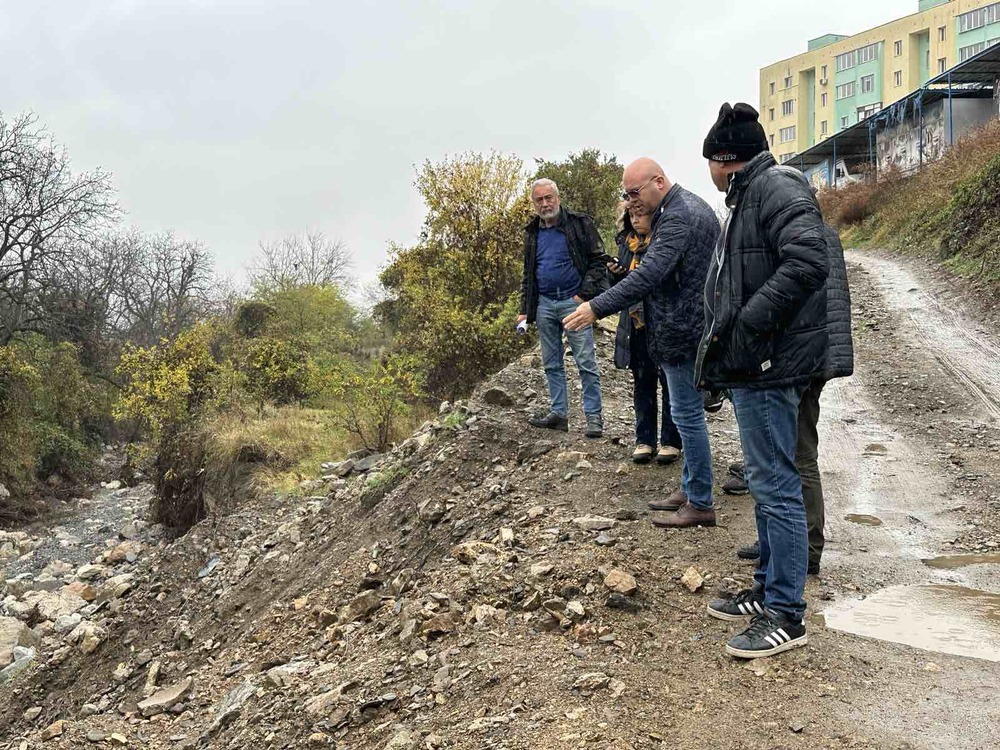 Община Сопот: Днес междуведомствена комисия, назначена по молба на кмета на община Сопот – Деян Дойнов и със заповед на областния управител извърши обследване на деретата на реките