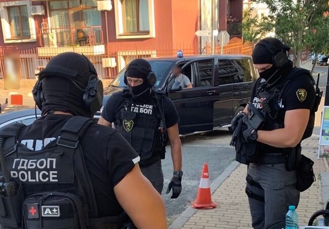 МВР: Трима задържани с наркотици при спецоперация на ГДБОП в Свети Влас
