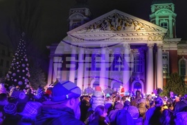 Коледна елха - тържество - светлини