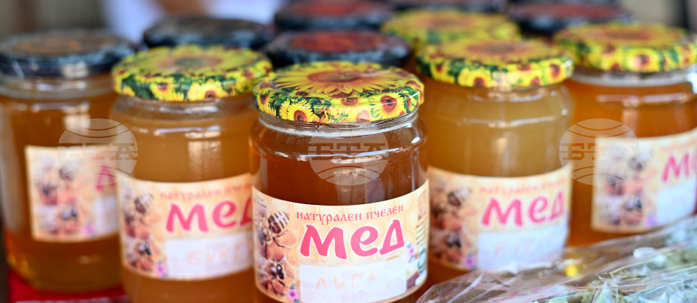 Младежки център - Враца помогна дарение от един тон мед да достигне до потребителите на социални услуги 