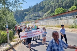 Село Брезе - Жители на девинското село Брезе излязоха на протест, искат нормални условия на живот