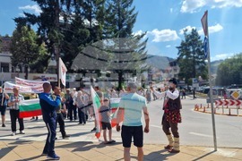 Село Брезе - Жители на девинското село Брезе излязоха на протест, искат нормални условия на живот