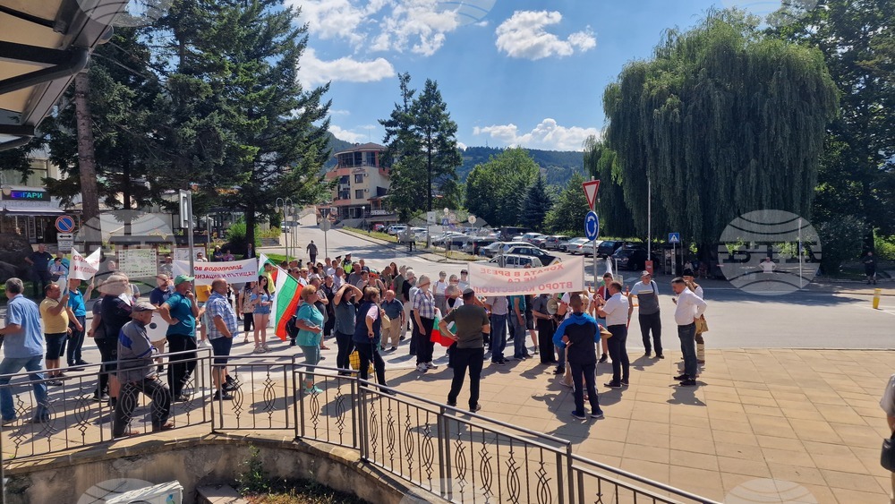 Село Брезе - Жители на девинското село Брезе излязоха на протест, искат нормални условия на живот