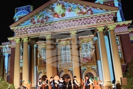 Коледна елха - тържество -  светлини