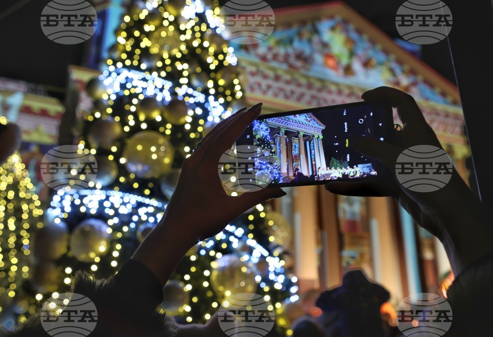 Коледна елха - тържество -  светлини