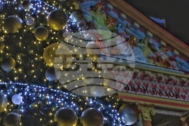 Коледна елха - тържество -  светлини