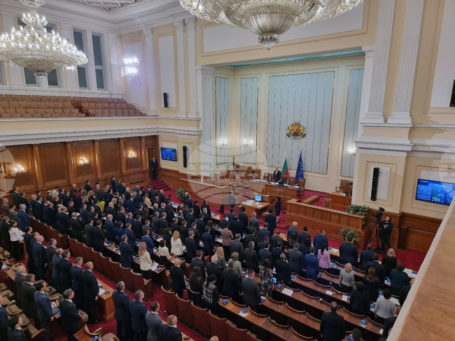  Парламент - заседание - химн