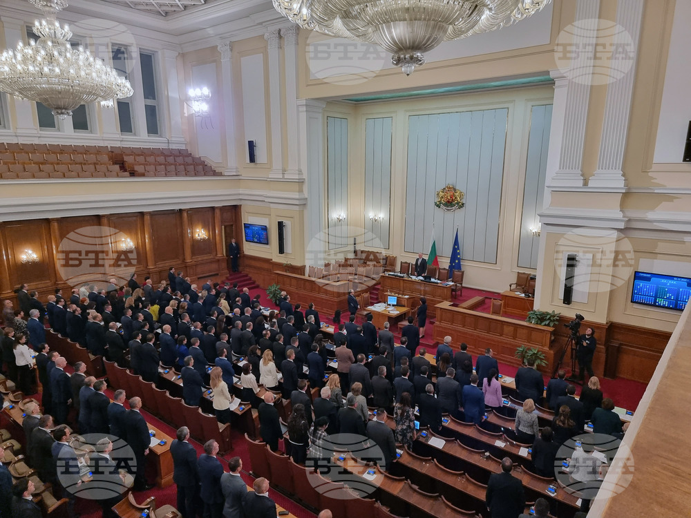 Парламент - заседание - химн