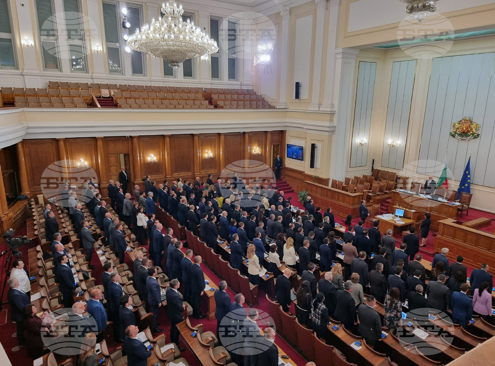 Парламент - заседание - химн