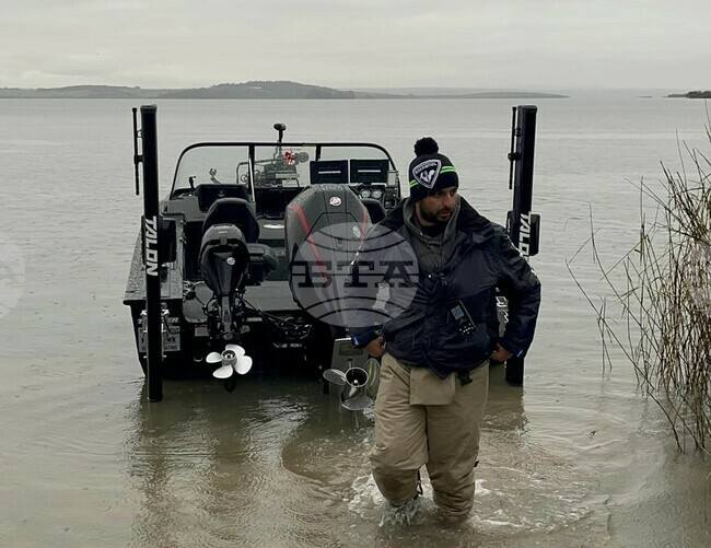 Доброволци от Пловдив и Казанлък пристигнаха в Бургас, за да търсят изчезналите рибари в яз. “Мандра“