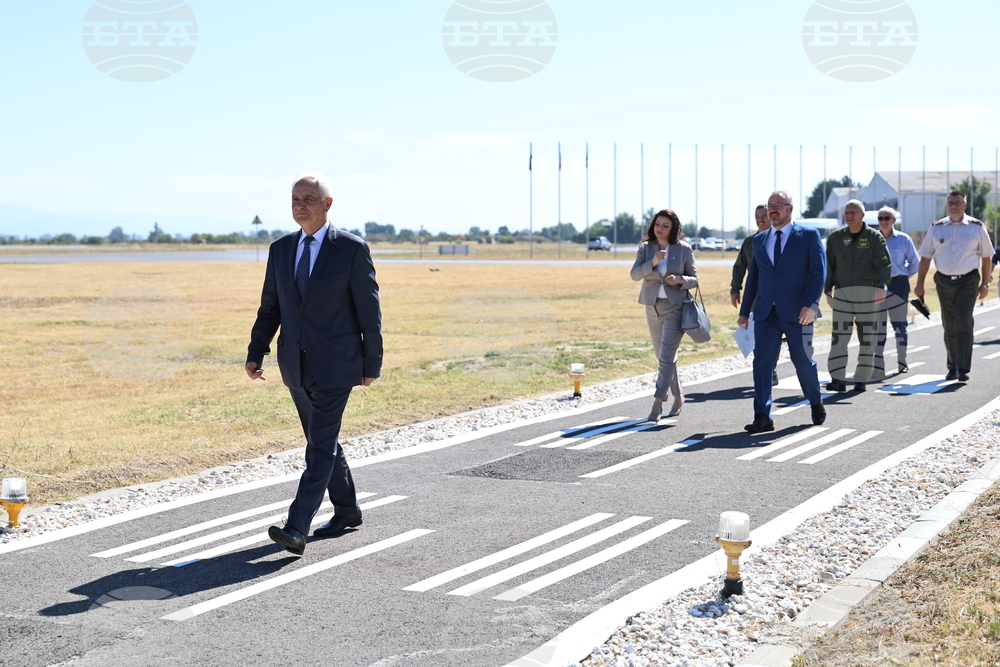 Авиобаза "Граф Игнатиево" - полоса за излитане и кацане - откриване