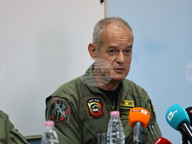 Кабинетът предлага бригаден генерал Николай Русев за командир на Военновъздушните сили, ген.-майор Димитър Петров се пенсионира 