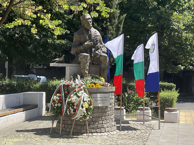 С поднасяне на цветя и венци в Бургас бе отбелязана 111-годишнината от смъртта на Александър Георгиев - Коджакафалията