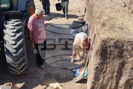 Варна - археолози - некрополни могили - проучвания