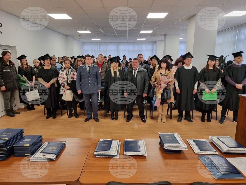 Абсолвенти от военния факултет в Шумен получиха дипломите си за висше образование