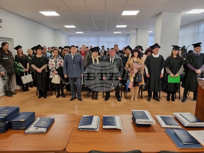 Шумен – абсолвенти – дипломи