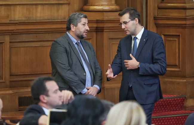 "Демократична България" няма да подкрепи правителство с мандат на ГЕРБ-СДС, въпреки кандидатурата на проф. Габровски, каза Христо Иванов