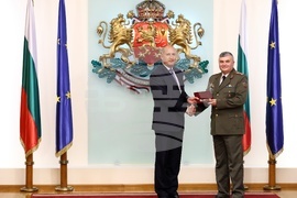 Румен Радев - военнослужещи - награждаване - полковник Иво Иванов