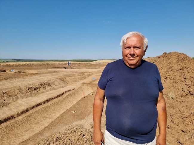 В Ловешко разкрива тайните си светилище на седем хиляди години, оградено с обреден ров