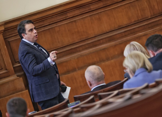 Николай Габровски да се фокусира върху партиите, които биха подкрепили кабинет, оглавяван от него, посъветва Асен Василев