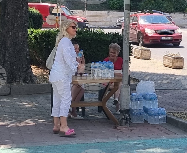 Служители на Община Шумен ще раздават вода на гражданите 
